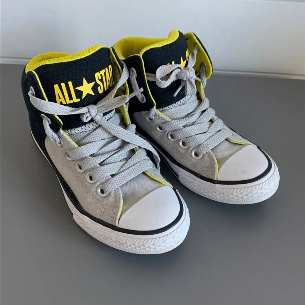Boys converse nwot size 2